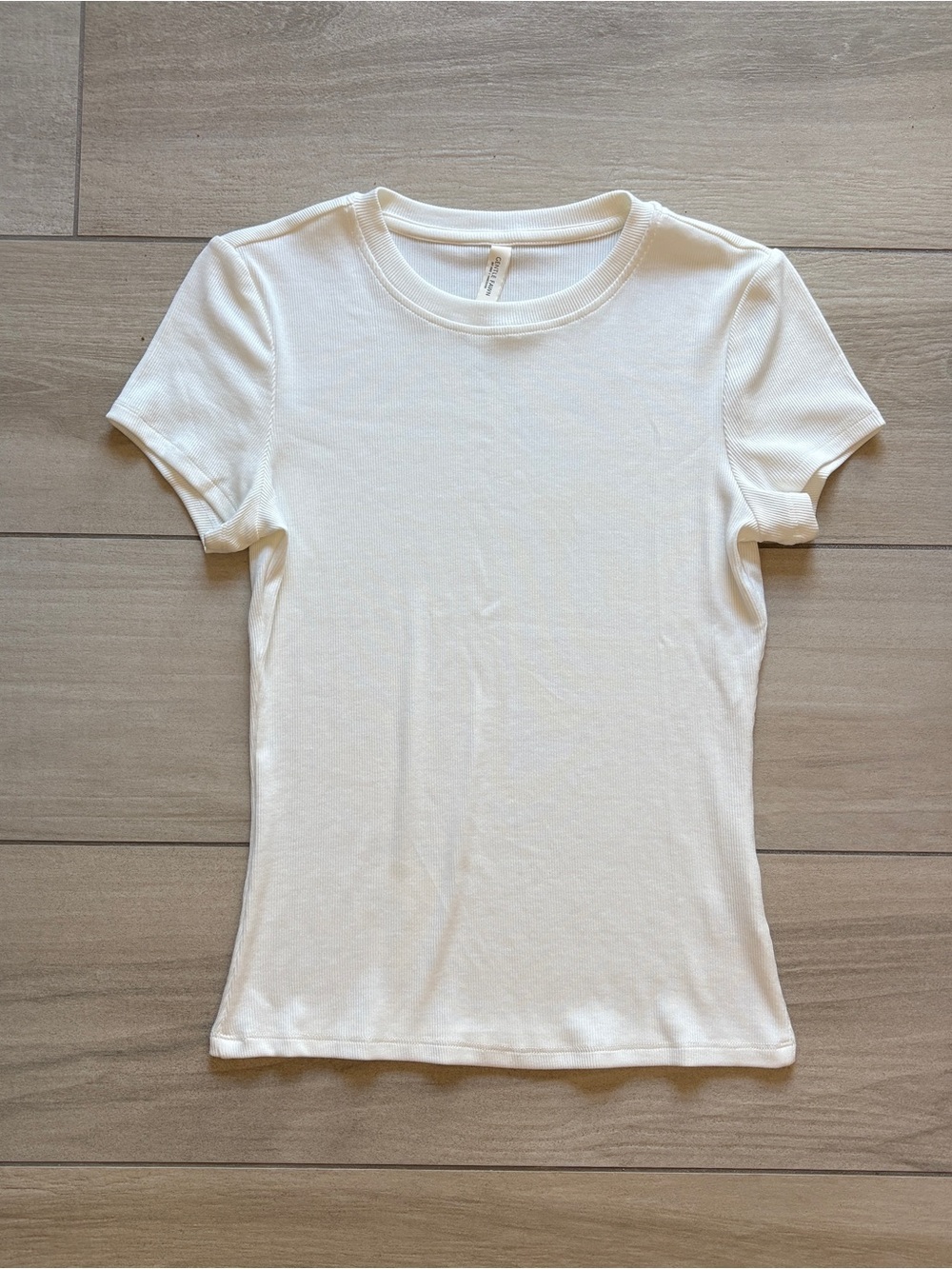Gentle fawn white/cream tee